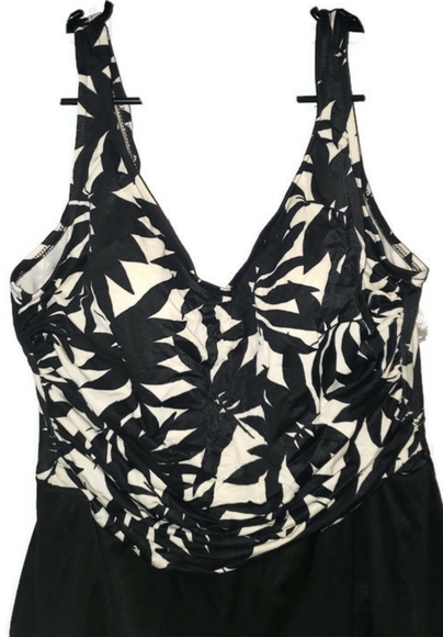 4/$25 1X Onepiece Womens Floral Swimsuit W/ Skirt - Picture 2 of 5